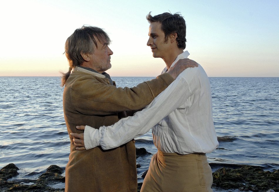 Vater-Sohn-Beziehung: Heinrich (Dietmar Mues) ist stolz auf Robert (Max von Thun) / © NDR/Susanne Dittmann
