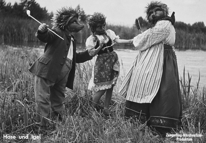 Der Hase und der Igel (D 1940): Kleinwüchsige Menschen mit Tiermasken / Quelle: Stiftung Deutsche Kinemathek (SDK)