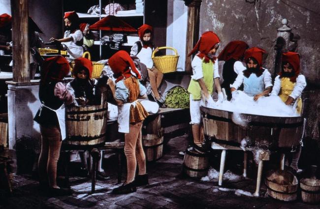 Die Heinzelmännchen (1956): Die kleinen Wichtel werden im Märchenfilm von Kindern gespielt / © Schongerfilm