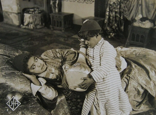 Der kleine Muck (1921): Der Kinderschauspieler Willy Allen (l.) als Titelfigur / Quelle: Universum-Film AG (Ufa)