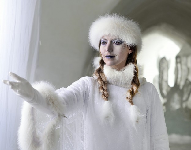 Die finnische Schauspielerin Linda Zilliacus als „Die Schneekönigin“ / © ZDF/Anniina Nissinen