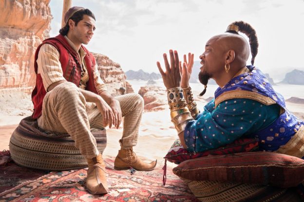 Der kanadisch-ägyptische Mena Massoud spielt Aladdin. Die Rolle des Dschinni übernimmt Will Smith / © Disney 2019